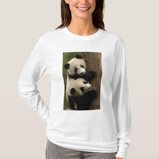 Giant panda babies (Ailuropoda melanoleuca) 2 T-shirt (Voorkant)