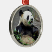 Giant panda eating bamboo metalen ornament (Rechts)