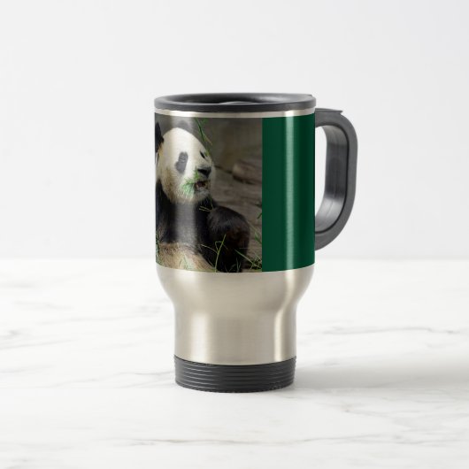 Giant panda eating bamboo reisbeker (Voorkant rechts)