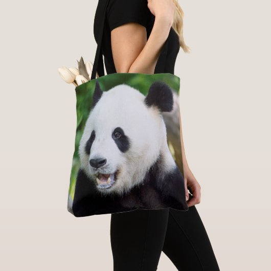 Giant Panda Eating Bamboo Tote Bag (Dichtbij)