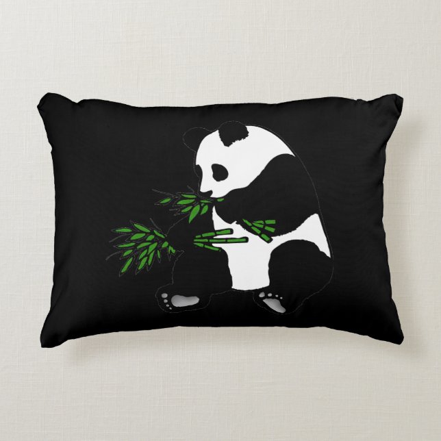 Giant Panda Eats Bamboo Black Accent Kussen (Voorkant)