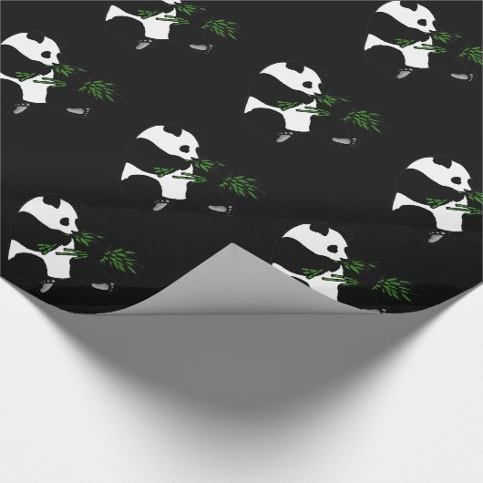 Giant Panda Eats Bamboo Black Cadeaupapier (Hoek)