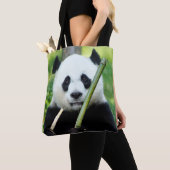 Giant Panda Holding Bamboo Tote Bag (Dichtbij)