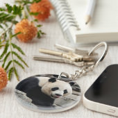 Giant Panda op Rocks Sleutelhanger (Voorkant Rechts)