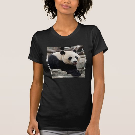 Giant Panda op Rocks T-shirt (Voorkant)