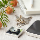 Giant Panda rusteert tegen bomen Sleutelhanger (Zijkant)