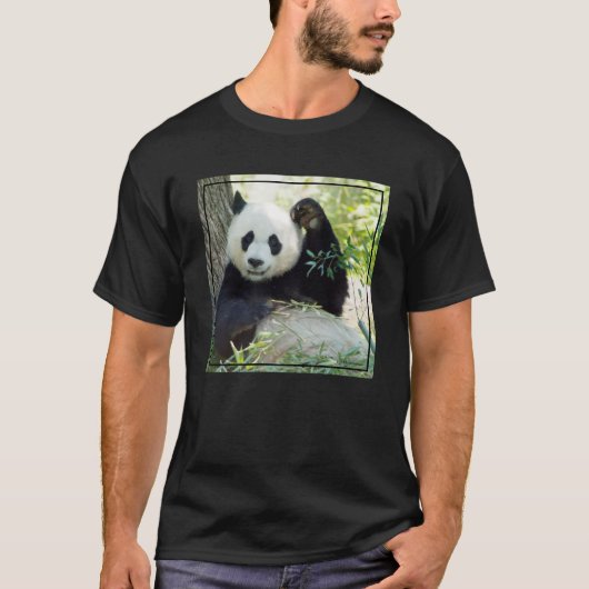Giant Panda rusteert tegen bomen T-shirt (Voorkant)