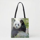 Giant Panda rusteert tegen bomen Tote Bag (Voorkant)
