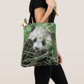 Giant Panda zweert in gras Tote Bag (Dichtbij)
