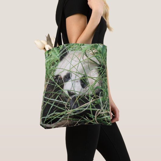 Giant Panda zweert in gras Tote Bag (Dichtbij)