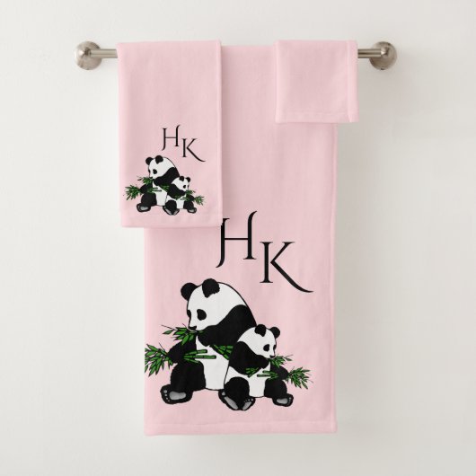 Giant Pandas Monogram Roze Wadenset Bad Handdoek (Insitu)