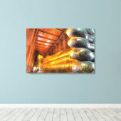 Giant reclining Buddha in tempel, Wat Pho, Canvas Afdruk (Insitu (Houten vloer))