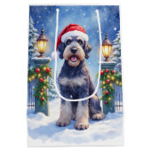 Giant Schnauzer Snowy Iron Fence Santa Christmas Medium Cadeauzakje (Achterkant)