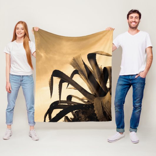 Giant Sepia Aloe Cactus Plant Fleece Deken (In situ)