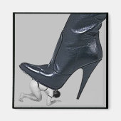 Giant Stiletto Boot Stappen op een slave Magneet (Voorkant)