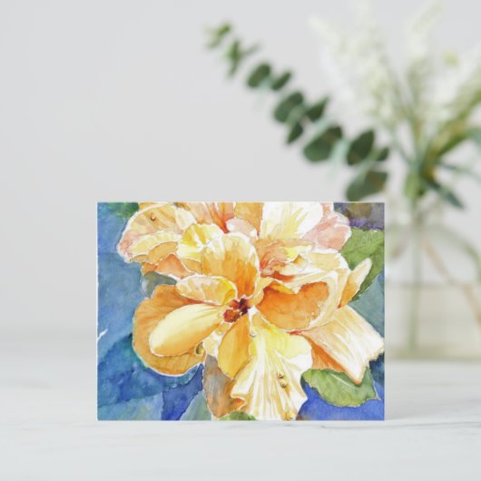 Giant Yellow Gardenia op blauwe achtergrond Briefkaart (Staand voorkant)