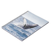 Giante walvis springt uit zee notitieboek (Linkerzijde)