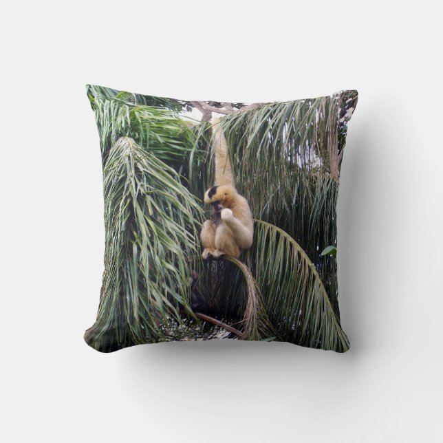 Gibbon Monkey alleen maar chillin, Throw Cushion Kussen (Voorkant)