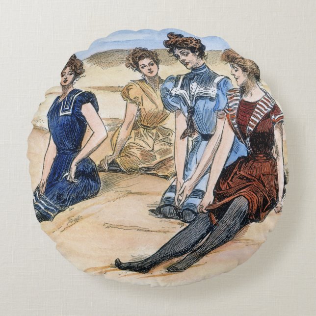 Gibson Girls op het strand, 1900 Rond Kussen (Voorkant)