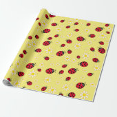 gierig ladybug- en daisy-bloempatroon geel cadeaupapier (Uitgerold)