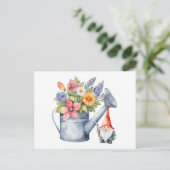 Gietkan met bloemen en tuinkabouter  briefkaart (Staand voorkant)