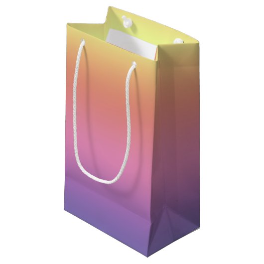 Gift Bag - Horizontale regenboogstrips Klein Cadeauzakje (Voorkant Gekanteld)