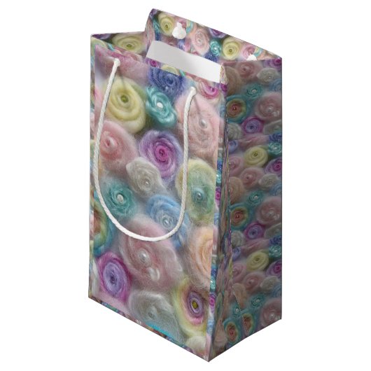 Gift Bag Pastel Yarn Klein Cadeauzakje (Voorkant Gekanteld)
