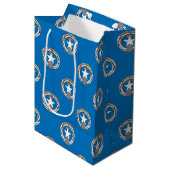 Gift Bag with flag of Northern Mariana Islands Medium Cadeauzakje (Voorkant Gekanteld)