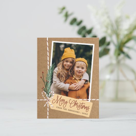 Gift & Bow Rustic Merry Kerstfeestdag Foto Briefkaart (Staand voorkant)