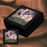 Gift for Grandma Grandpa Photo Collage Grandparent Cadeaudoosje<br><div class="desc">Voeg foto's van je kinderen, de kleinkinderen van je ouders, mama vader, opa, oma toe aan dit moderne fotocollage cadeau voor grootouders. Een prachtig modern geschenk voor verjaardag, Kerstmis, feestdagen, pensionering, trouwdag of andere gebeurtenis zoals gewenst. Je kunt de tekst veranderen in de naam die je je grootouders geeft, hier...</div>