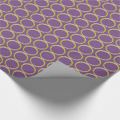 Gift Wrap - Gele Ringen op Paars Cadeaupapier (Hoek)