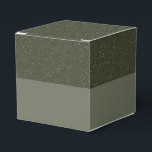 Giftbox met gesprokkelde mosgroene kleur – Aanpasb Bedankdoosjes<br><div class="desc">Modern en stijlvol, deze favor doos heeft een tweekleurig mosgroen ontwerp met een gespikkeld bovenstuk en een gladde basis, waardoor een rijke visuele textuur ontstaat die alles aanvult, van rustieke bruiloften tot elegante zakelijke evenementen. Het bovenste gedeelte glinstert subtiel met een zacht geluidseffect, terwijl de onderkant een kalme, gedempte basis...</div>
