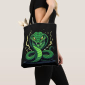 Giftige Slang – Gevaar en Precisie Tote Bag (Dichtbij)