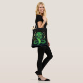 Giftige Slang – Gevaar en Precisie Tote Bag (Op model)