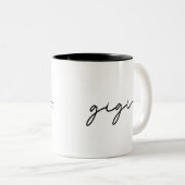 Gigi Est 20XX Mug – Personalized Grandma Gift Tweekleurige Koffiemok (Voorkant rechts)