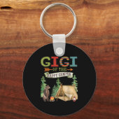 Gigi Of The Happy Camper First Birthday Camng Sleutelhanger (Voorkant)