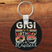 Gigi van de verjaardagscruiser vakantiecirkel sleutelhanger (Achterkant)