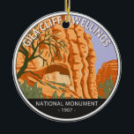 Gila Cliff Dwellings National Monument Circle Keramisch Ornament<br><div class="desc">Gila Cliff Dwelings vectorkunstwerk ontwerp. Het park is opgezet om de klipwoningen van Mogollon in de Gila Wilderness te beschermen op de hoofdwateren van de rivier de Gila in het zuidwesten van New Mexico.</div>