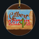 Gilbert Arizona Cartoon Desert Vintage Travel Keramisch Ornament<br><div class="desc">Gilbert Arizona neo vintage-reisontwerp in een grappige cartoon retro-stijl met de woestijn,  een cactus en rotsen. Blauw,  bruin en rood met groene cactus.</div>