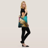 Gilded Feather – Luxe Abstract Elegance Tote Bag (Op model)