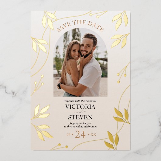 Gilded Floral | Casual bruiloft met goudolieramp Folie Uitnodiging (Voorkant)