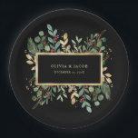 Gilded Greenery Black | Kerstfeestdag Papieren Bordje<br><div class="desc">Deze prachtige kerst bruiloft of feest papieren borden zijn voorzien van vakantie groen en bladeren met faux gouden bladeren en rode holly bessen,  en een centrum gouden lijst op een moderne zwarte achtergrond.</div>