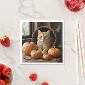 Ginger Cat in een Thanksgiving Wicker Cornucopia Servet (Insitu)