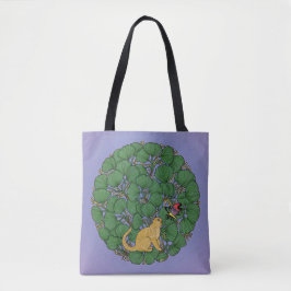 Ginger cat kijkt naar een vlinder tote bag