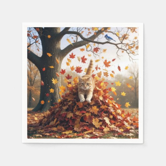 Ginger Cat springt uit de herfst bladstapel Servet (Voorkant)