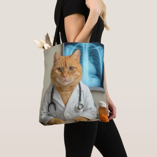 Ginger Cat Wearing a Doctor Lab Coat Tote Bag (Dichtbij)