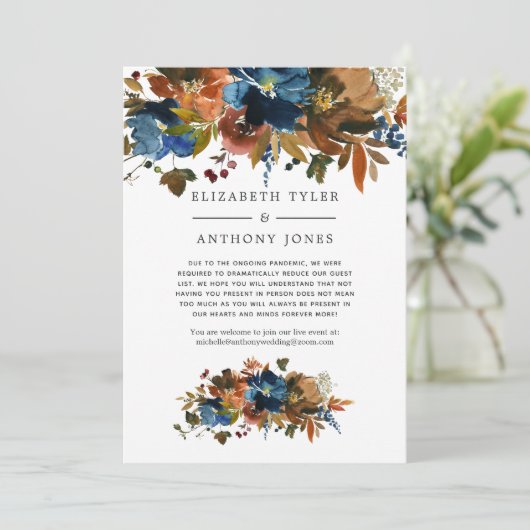 Ginger- en Navy Floral Reduced Wedding Guest List Aankondiging (Staand voorkant)