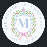 Ginger Jar & Christmas Berries Monogram Adres Ronde Sticker<br><div class="desc">Deze sticker heeft een preppy grandmillennial-ontwerp met een kerstkam met een Chinoiserie-gemberpot omringd door bessen. U kunt uw initiaal,  naam en adres personaliseren.</div>