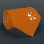Ginger Oranje Elegant Monogram   Naam | tweeslacht Stropdas<br><div class="desc">Een elegante stropdas met een vettig wit monogram op een Ginger kleur achtergrond. Bovenop dit monogram staat je voor- of achternaam, die in alle hoofdsteden is vermeld. Meer dan 40 unieke kleuren zijn beschikbaar in zowel eenzijdige als tweezijdige versies. U kunt hen doorbladeren door de verbinding van het collectie te...</div>