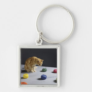 Ginger tabby kat op tafel sleutelhanger